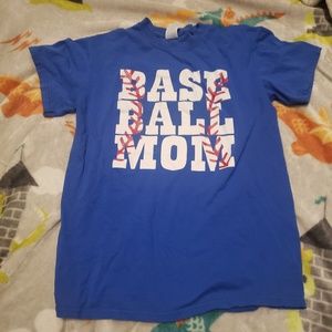 NWOT Gildan brand BASEBALL TSHIRT. *size s*